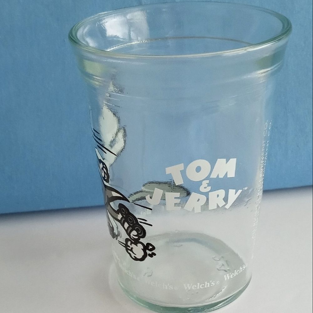 Vintage 1990 Tom & Jerry Welch's Jelly Movie Glass Skating